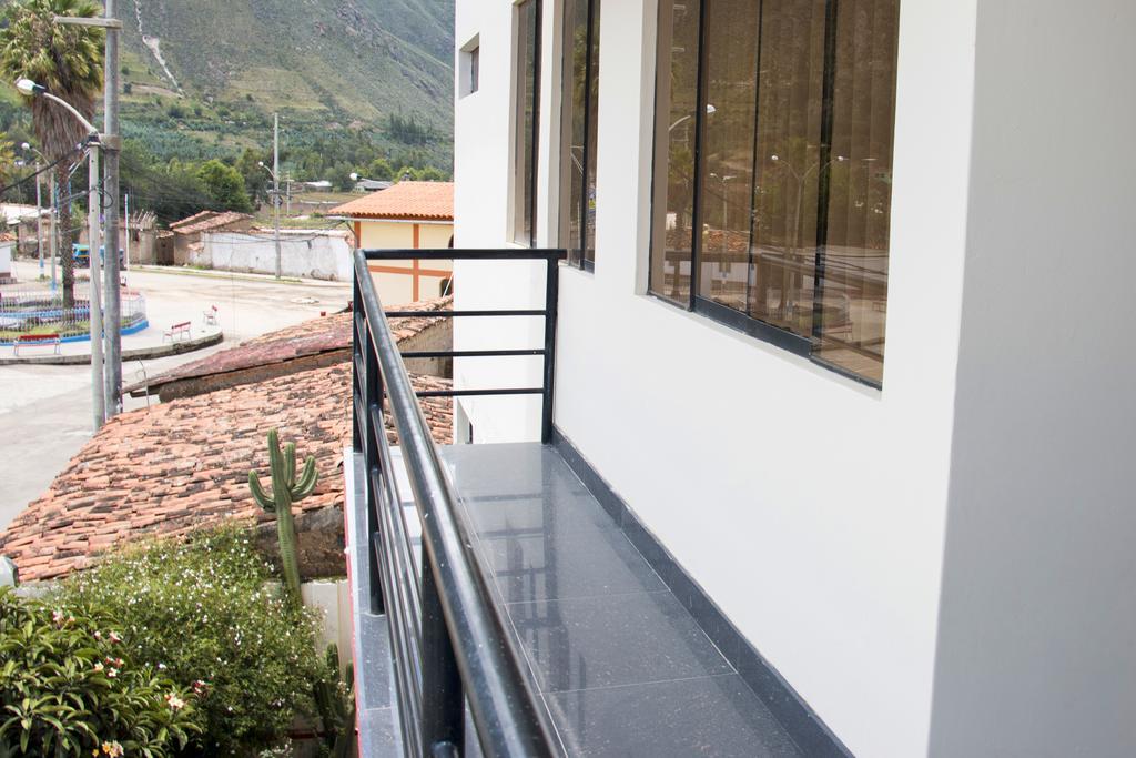 Hostal Santa Rosa Caraz الغرفة الصورة
