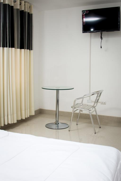 Hostal Santa Rosa Caraz الغرفة الصورة