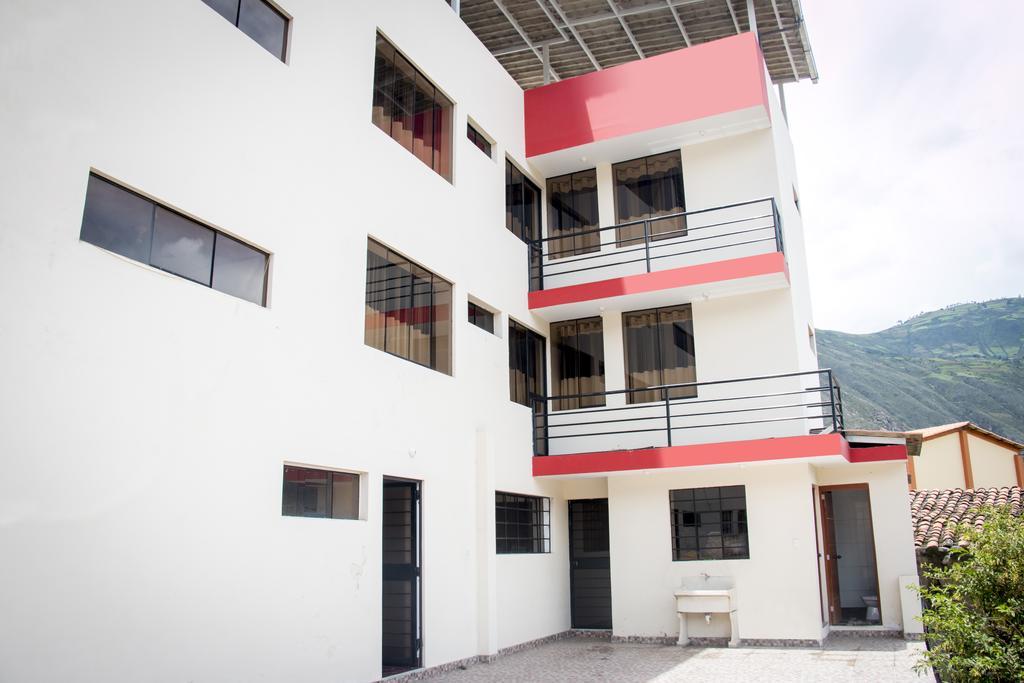 Hostal Santa Rosa Caraz المظهر الخارجي الصورة